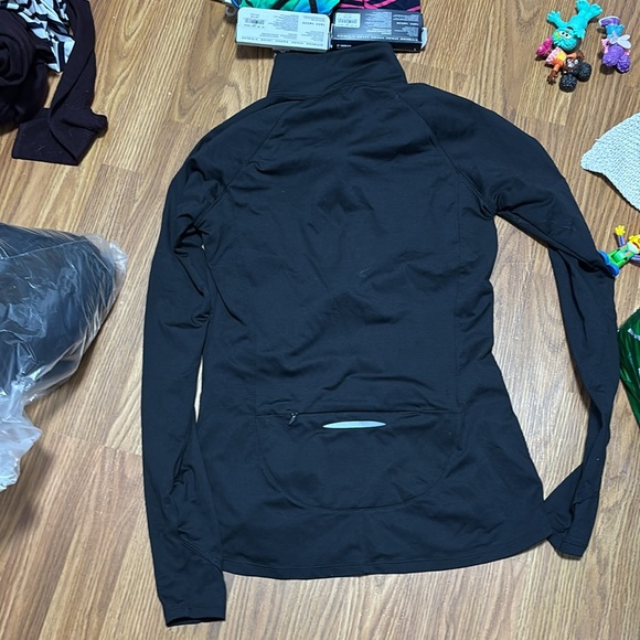 Woman’s Under Armour 3/4 zip - Picture 2 of 2